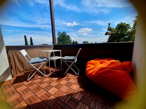 Helles, ruhiges 1 Raum-Apartment (40qm) im Dachgeschoss mit See- und Bergblick - fußläufig 5 Minuten zum Bahnhof Tutzing, 15 Minuten zum Starnberger See und 30 Minuten zur Ilkahöhe. Anbindung nach München Hauptbahnhof im 20 Minuten Takt mit S-Bahn od...