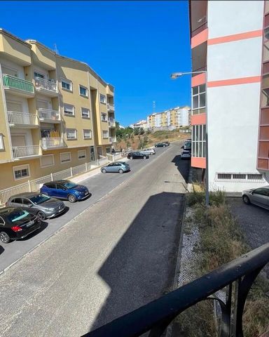 3 bedroom apartment located on the main avenue of Abrantes, close to the school, with excellent access, consisting of 3 bedrooms and living room. Divisions Bathroom(s) 1 / Living Room 1 / Total bedroom(s) 3 Surrounding Area Motorway / School / Green ...