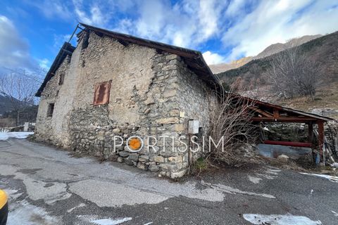 ALPES DE HAUTES PROVENCE (05) REALLON / OLD FARM / BARN / VIEW OF THE AIGUILLES DE CHABRIERE AND GLIMPSE OF LAKE SERRE PONCON We offer for sale an old stone farmhouse of character to renovate comprising on the ground floor, an entrance, a stable. At ...