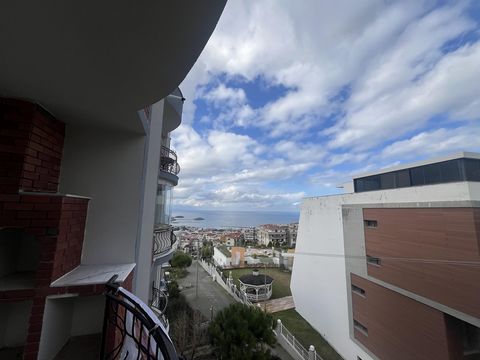 Unsere Wohnung hat Meerblick und Heizung. Erdgas ist aktiv. Es verfügt über einen Aufzug. Es gibt einen Parkplatz.