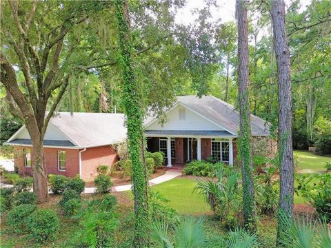 Experience the beauty of this stunning 3-bedroom, 3.5-bathroom brick home, located on a private corner lot in the exclusive Laurel Grove Plantation neighborhood. With nearly 2, 800 square feet of beautifully designed living space, this exquisitely la...