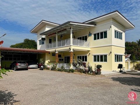 Located in the quiet area of soi 6, just a 15 minute drive from Hua Hin town, this newly built 3 bedroom villa could be a family home or business. On the first floor, residents can enjoy the spacious living room, a traditional Thai-style kitchen, a c...