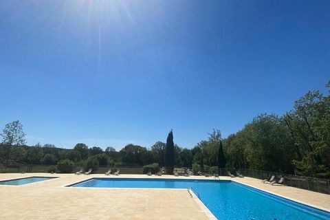 On the banks of the Canal du Midi, the Résidence Le Château de Jouarres welcomes you to the heart of a 5-hectare wooded park. On site you can enjoy beautiful sunny days by the outdoor swimming pool, walks in the park in the shade of the oak trees and...