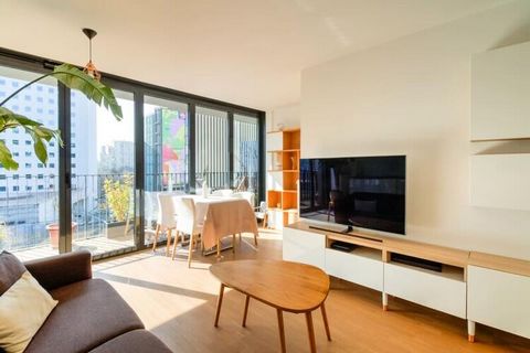 Viva una experiencia parisina inolvidable alojándose en este moderno y luminoso apartamento en París. Nanterre, idealmente situada para los Juegos Olímpicos de 2024. Esta propiedad le ofrece , especialista en estancias a medida en el corazón de las r...