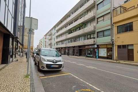 We present this spacious 4-bedroom apartment with a gross private area of 107.2 m² and a gross dependent area of 8.8 m², located on the prestigious Rua de São Brás in Porto. This property offers an excellent opportunity for those seeking comfort and ...