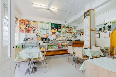 Unique opportunity to acquire a café located in the heart of Damaia, specializing in pizzas and light meals, with an excellent reputation and a loyal customer base. This space offers a combination of features that make it ideal for entrepreneurs in t...