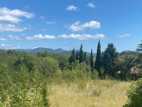 Seize this exceptional opportunity to acquire half of a prime constructible land parcel, measuring approximately 1500m²(division to be made), located in the charming wine village of Pradez-Sur-Vernazobre, conveniently situated near the vibrant market...