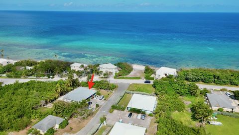 CIREBA MLS: 418684 Diese Wohnung auf der Nordseite bietet eine wunderbare Gelegenheit, eine geräumige, ebenerdige Einheit mit einem Schlafzimmer in einer ruhigen Strandgegend zu besitzen. Mit einer Wohnfläche von 856 m² verfügt die Wohnung über aktua...