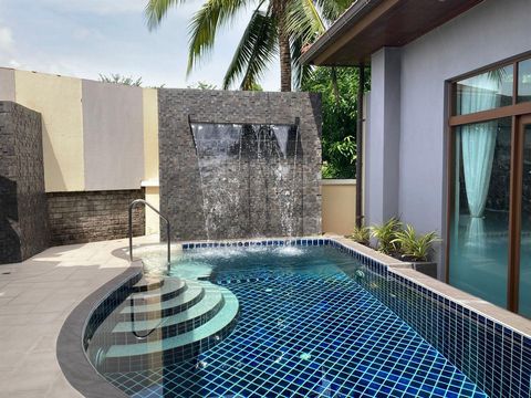 Una villa moderna con un diseño cómodo y un amplio jardín, ubicada en una de las zonas más populares de Phuket. Un gran lugar para alojarse o invertir, con un cómodo acceso a la playa, al aeropuerto y a las principales instalaciones de infraestructur...