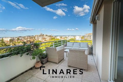 LLinares Immobilier vous propose : LE MARIN, un appartement T3 de 87m2 bd Mireille Jourdan Barry idéalement situé entre la Vieille Chapelle et la Pointe Rouge, dans une résidence fermée, à taille humaine et bien entretenue. Dès votre entrée, vous res...