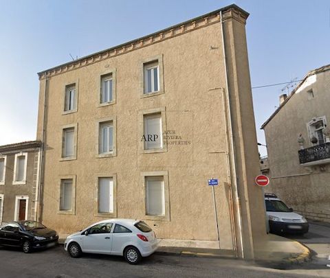 Address: 20 and 22 rue Ourliac 11000 CARCASSONNE Total Surface Area: 336 m2 Number of Apartments: 6 (three 2-room apartments and three 3-room apartments) Discover this building ideally located in the heart of Carcassonne, in immediate proximity to th...