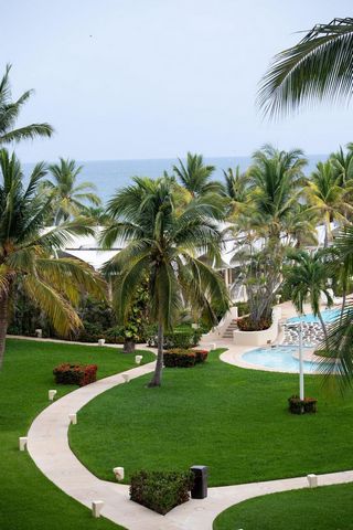 APARTMENT FOR SALE IN MONARCA IXTAPA. Located on the beach 5 minutes walk from the Ixtapa Marina. The apartment is located within the Monarca Ixtapa condominium, which has 2 apartment towers which have more than 2,250 m2 of swimming pools. wading poo...