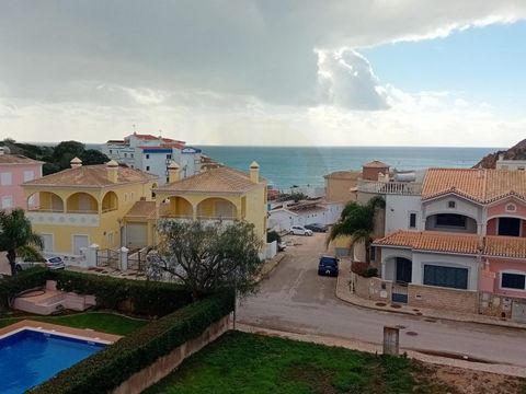 Stellen Sie sich vor, jeden Tag mit einem ungestörten Blick auf den glitzernden Meer und das malerische Dorf Burgau zu beginnen. Dieses außergewöhnliche Penthouse mit 3 Schlafzimmern bietet einen Lebensstil voller Ruhe und Luxus und vereint modernen ...