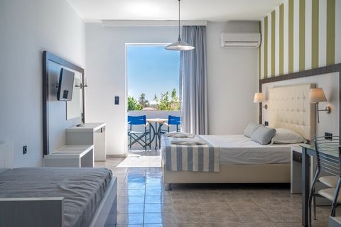 Le studio à Damnoni possède 1 chambre(s) et Capacité pour 3 personnes. Logement de 45 m² accueillant et moderne, avec vue sur la mer et le jardin. La location se trouve à 150 m du restaurant 