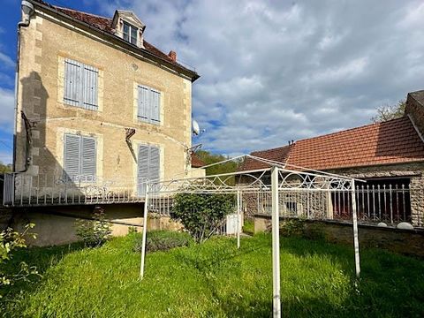 EXCLUSIVITY PONTAUBERT (89200) SALE PRICE: 109,000 euros (AGENCY FEES TO BE PAID BY THE SELLER) Near Avallon, on the Route de Vézelay: Former village house, divided into two apartments, raised on cellars, this property offers significant potential in...