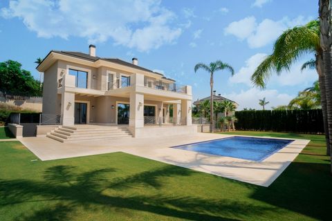 Located in the highly sought-after Los Flamingos Urbanisation, just above the New Golden Mile in Cancelada, this luxurious villa offers a prime location only 10 minutes from Puerto Banus. Surrounded by views of the mountains, sea, and golf fields, th...