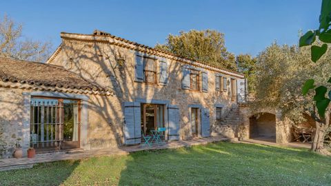 Superb 17th-century former stone sheepfold just a few minutes from Montauroux. Property renovated with quality materials. The 250m2 villa benefits from a 1,660m2 Mediterranean garden with fruit trees and it is located in a quiet residential area. The...