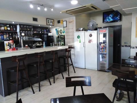 Investing and living in Malaga presents you with this great opportunity to transfer this premises currently operating as a cafeteria and croquette, located at street level, in the Parque Litoral area. Due to the strategic location of this place, sinc...