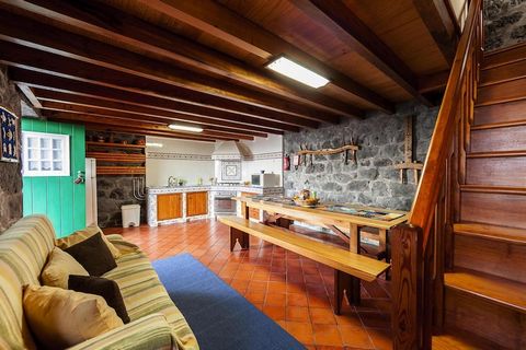 Stone house typical of the region with a feel-good character! The two-storey house is located in a rural area on the north coast of Pico, just 300 meters from the Atlantic Ocean. The characteristic stone walls, the wooden ceilings and floors ensure f...