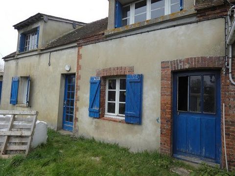 28270 Escorpain, Mathieu Conan vous propose cette maison de campagne à rénover totalement. Celle-ci comprends un séjour, salle d'eau avec WC, à l'étage 2 chambres, Au RDC une pièce de vie avec cheminée et une pièce à aménager. Le tout sur un terrain ...