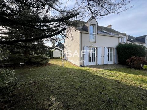 Montlouis sur Loire, située dans un secteur calme et résidentiel, cette maison est proche de toutes commodités (commerces, écoles, transports). Sur un terrain clos de 400 m² avec garage, elle est composée au rez-de-chaussée d’une entrée avec placard,...