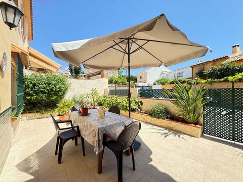 Villa Independiente El Coto Costa del Sol 4 Dormitorios 3 Baños Construidos 205 m² Terraza 48 m² JardínTerreno 253 m² Posición Cerca de Tiendas Cerca de Cuidad Cerca de Colegios Urbanización Estado Bueno Control de Clima Aire Acondicionado Vistas Pat...