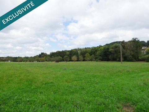 Terrain à bâtir en bordure de village. Plat, divisible, viabilisations en bordure. Avec vue et en bord de rivière Libre d'architecte et de constructeur Les informations sur les risques auxquels ce bien est exposé sont disponibles sur le site Géorisqu...