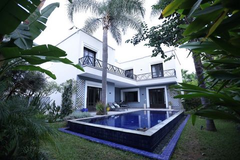 Located in Rabat. Magnificent art deco villa in Rabat Neighborhood: La Pinède Souissi Highly secure, with 2 embassies and 2 ambassadors' residences on the same street. Centrally located 30 seconds from the main avenue Mohammed VI, close to all amenit...