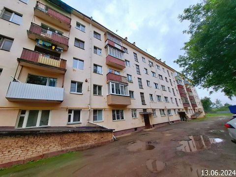 Продается 3-комн. квартира, площадью 54.3 кв.м. Жилая площадь 43.44 кв. м, кухня 5.43 кв. м, ремонта нет. Квартира располагается на 5 этаже 5-этажного кирпичного дома 1963 года постройки. Объект под обременением. Зарегистрированы и/или проживают трет...