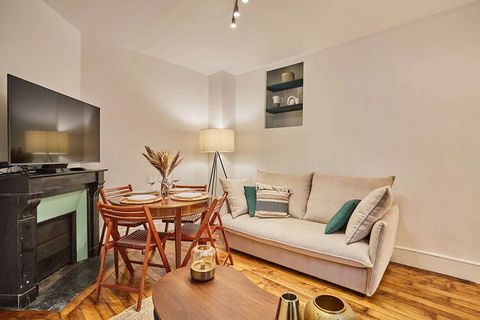 Muy bonito apartamento en el segundo piso, ubicado en el corazón de Maris, en la esquina de la rue de Bretagne, una calle muy comercial conocida por sus numerosas tiendas, bares y restaurantes. Es una zona muy animada con el mercado rojo de los niños...