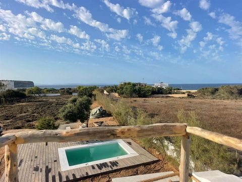 Belle villa individuelle à vendre à Formentera Découvrez le summum du luxe et du confort dans le cadre côtier incomparable de Cala En Baster avec cette magnifique villa individuelle de 5 chambres et 4 salles de bains à vendre. Située sur un généreux ...