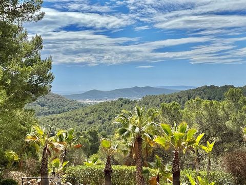 Beautiful house for sale with beautiful sea views and absolute tranquillity Discover the ultimate luxury experience in this magnificent villa, set on a peaceful hillside in the south of Ibiza. With spectacular panoramic sea views, this residence offe...