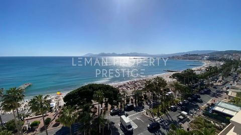 In the heart of the Palais Miramar, on the 6th floor, a splendid 3-room apartment has been completely renovated to create a luxurious, light-filled flat with exceptional panoramic sea views. The apartment comprises an entrance hall, a spacious living...