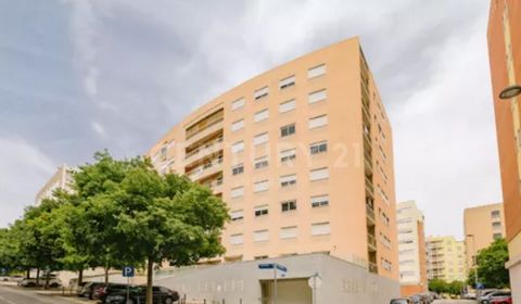 2-Bedroom Apartment, located in the prestigious Parque das Nações neighborhood in Lisbon. This property is situated in a quiet area, close to all amenities, offering an excellent quality of life. Property Features: Type: T2 (2 Bedrooms) Total Area: 1...