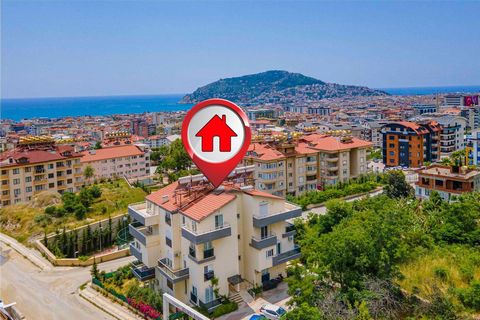 Apartment mit Meerblick - Ihr neues Zuhause an der Küste Moderne 5-Zimmer-Wohnung mit stilvoller Ausstattung in einer Wohnanlage zum Verkauf. Geräumiges Wohnzimmer und Küchenstudio mit Zugang zum Balkon mit Blick auf das Mittelmeer. Der Strand ist nu...