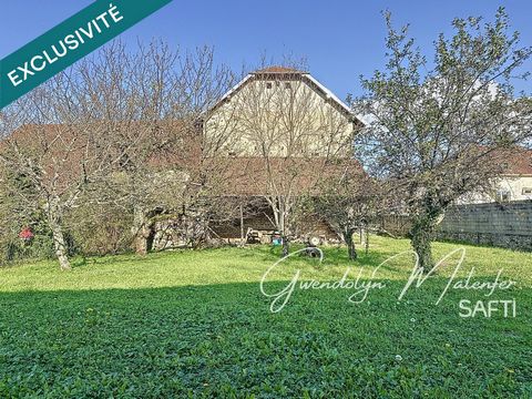 Old farm of approximately 450 m² including 166 m² of living space on land of 1298 m². Stone construction including: - accommodation to renovate, consisting of a kitchen, a dining room, a bedroom with bathroom on the ground floor, upstairs 3 bedrooms ...