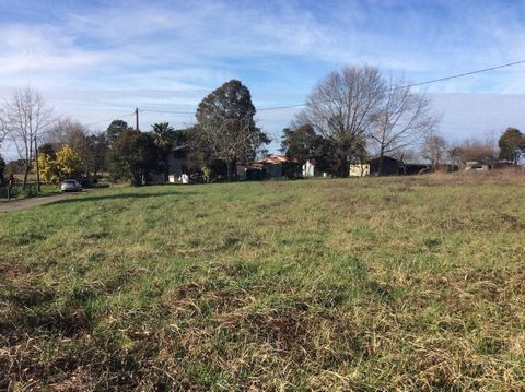 Situé à Sorbets (32110), ce terrain de 6000 m² dont 2958 m² offre un cadre paisible et verdoyant, idéal pour les amoureux de la nature. Niché dans un environnement calme, ce terrain bénéficie d'une vue dégagée sur les alentours. Sorbets est une charm...