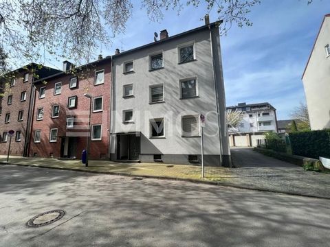 Edifício de apartamentos atraente com potencial de rendimento ou uso próprio em uma localização central de Gelsenkirchen Rotthausen Este encantador edifício de apartamentos foi construído em 1967 e distribui-se por 3 pisos, além de um sótão descapotá...