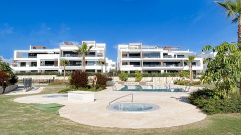 Penthouse de luxe moderne avec vue imprenable sur la mer Découvrez l39élégance côtière dans ce penthouse moderne de 3 chambres et 2 salles de bains parfaitement situé à quelques pas de la plage et des commodités locales Profitez d39une vue panoramiqu...