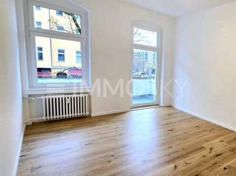 Vous êtes à la recherche d’une oasis de vie modernisée dans un emplacement privilégié avec balcon ? Ce bel appartement à Schöneberg offre une maison idéale dans l’un des endroits les plus recherchés de Berlin. L’atmosphère ensoleillée et calme de l’a...