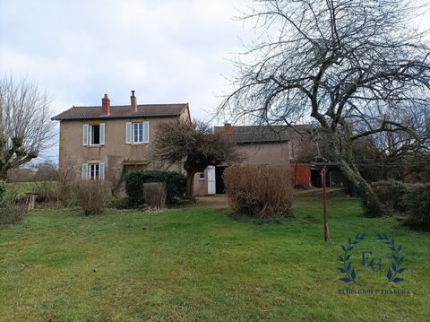 Het bureau Elios Group is verheugd u dit prachtige Brionnaise-huis te renoveren in Marcigny op ongeveer 4000m2 grond te presenteren. Het bestaat uit een inkomhal, een keuken, een eetkamer, drie slaapkamers, waarvan één met doucheruimte, een garage en...