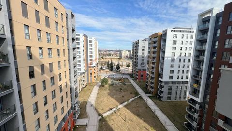 L’appartement à vendre est situé à Kepez. Kepez est un quartier pratique du nord-est d’Antalya, à côté de Doshimi Alte et Konyaalte, au sud de Muratpaşa et à l’est d’Aksu. Près de chez vous, vous pouvez trouver des cafés, des restaurants, des hôpitau...