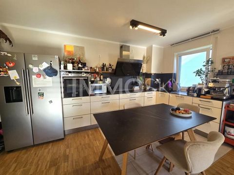 This modern apartment convinces not only with its well thought-out furnishings, but also with numerous highlights that make living here particularly comfortable. The sunny balcony in the living room, with south-east orientation, invites you to spend ...