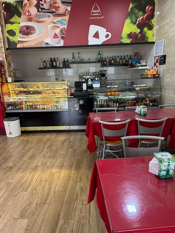 Unique opportunity for those who want to enter the pastry business! A fully equipped pastry shop, in excellent conditions and with a fixed customer portfolio, located in Olivais, is available for assignment of position. - Fully equipped and furnished...