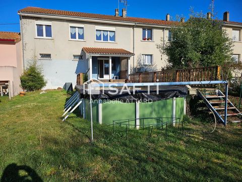 Située à Trélissac (24750), cette maison bénéficie d'un emplacement privilégié proche de toutes les commodités. La ville offre un cadre de vie agréable, avec ses espaces verts et ses infrastructures de loisirs. Les habitants peuvent profiter d'une vi...