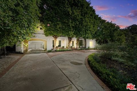 Discover a rare gem in the heart of the Beverly Hills Flats, where history and luxury converge at 614 North Beverly Drive. This sprawling estate, set on an extraordinary 30,000+ square-foot lot, offers a once-in-a-lifetime opportunity to own a piece ...