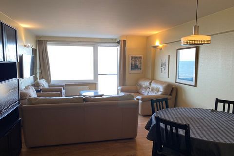 2 bedroom apartment on the sea wall. Digital TV available and WiFi Nestled in the serene coastal town of Nieuwpoort, this exquisite apartment offers the perfect blend of comfort, convenience, and breathtaking vistas. Located just a stone's throw away...