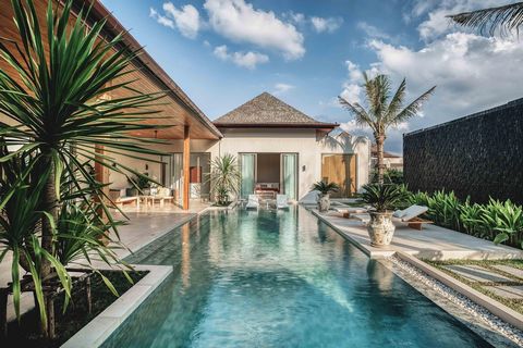 Un'elegante villa con 3 camere da letto e 4 bagni in una delle zone più desiderabili di Phuket per la vita e gli investimenti. Ogni dettaglio della villa è stato progettato con cura: un ampio soggiorno con vista sulla piscina e sul giardino, una cuci...