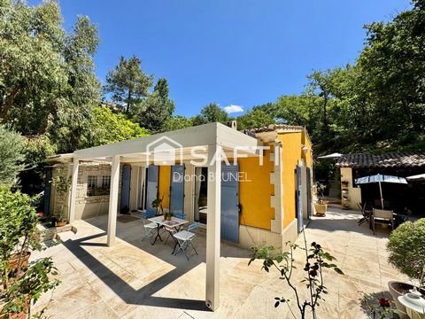 Maison traditionnelle avec vue, piscine et garage