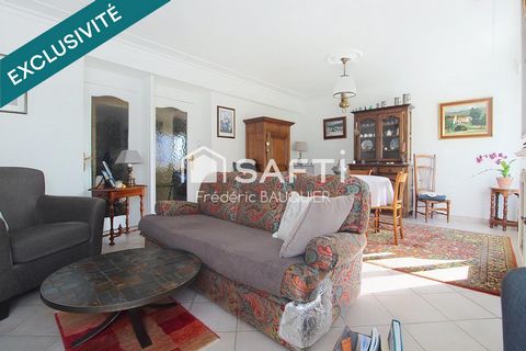 T4 avec balcon et garage .